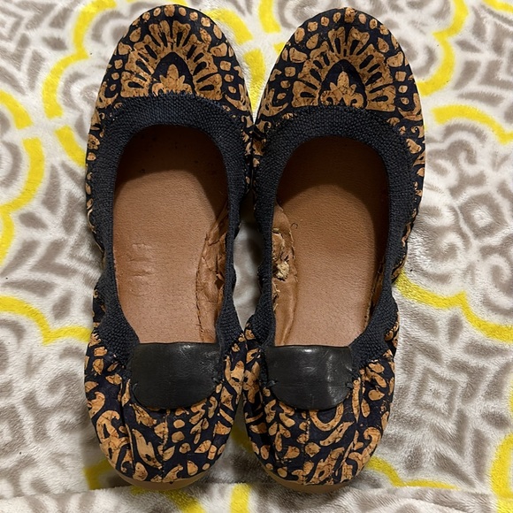 Size 7.5 Lucky Brand patterned ballet flat - unique print, hard to find - Picture 5 of 9